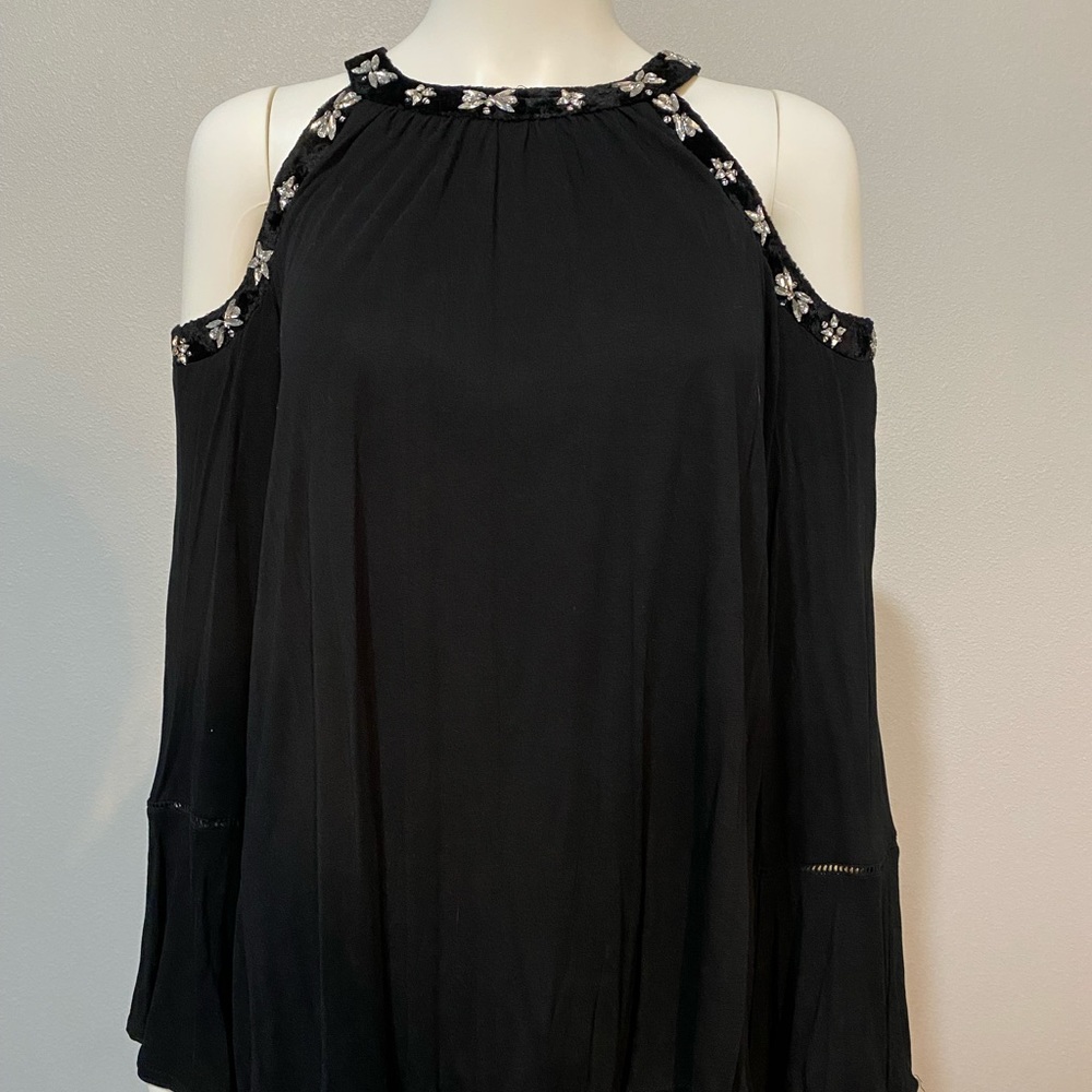 Black I.N.C top